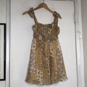 HELLO MOLLY • Floral Ruffled Dress Size 2